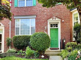 7445 Gillingham Row, Alexandria, VA 22315