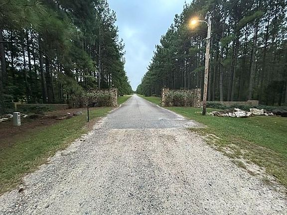 2nd image of 18 Sanctuary Ln