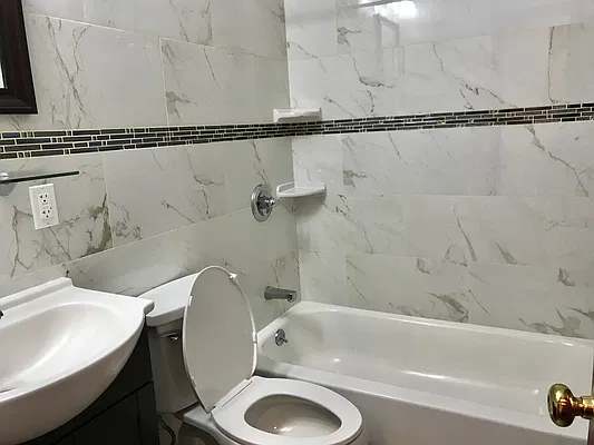 Rented by Century 21 New Golden Age Realty | media 7