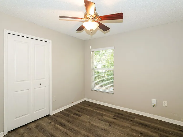 1846 Twisting Ln — Photo 13