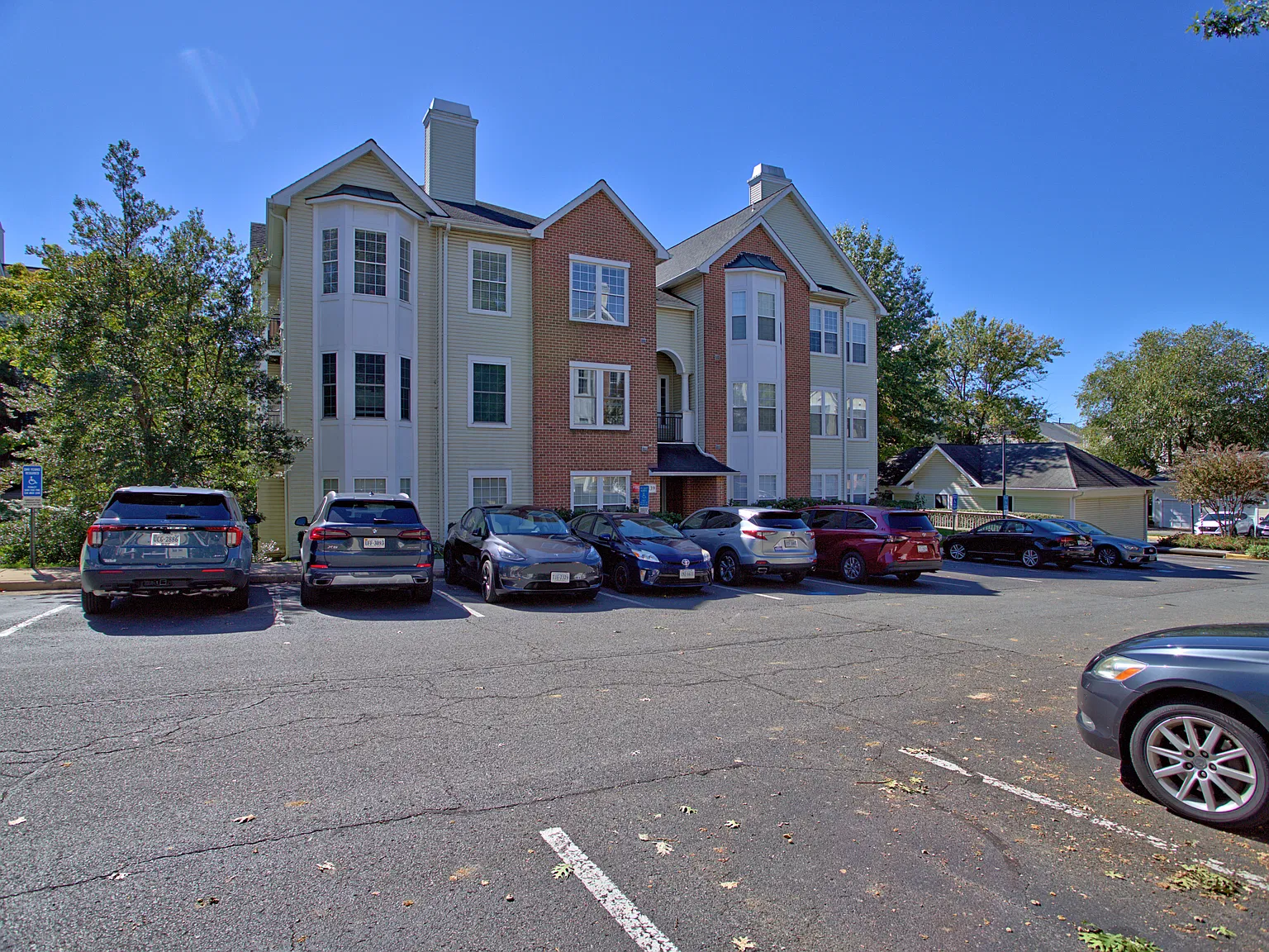 3 bed, 1370 sqft, $2,900 — Photo 1