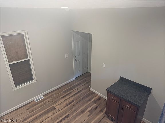 5th image of 858 Forrest Dr