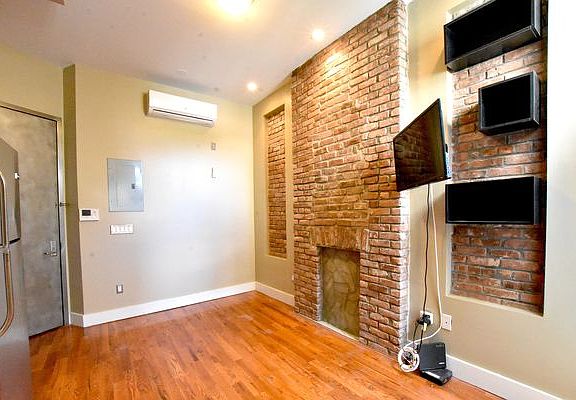 4th image of 215 Marion St #1E
