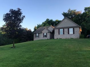 8180 Old Mill Dr, Pinckney, MI