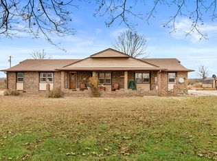 729 Highway 32, Bolivar, MO 65613