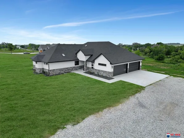 15751 Fox Run Rd, Bennet, NE 68317