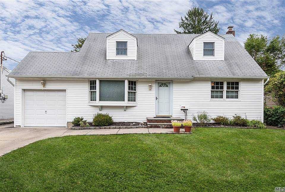 1st image of 143 Radcliff Dr