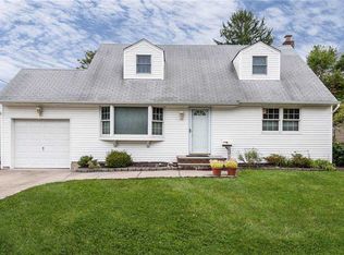 143 Radcliff Dr, East Norwich, NY 11732