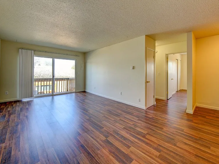 7411 N Fessenden St #7411 — Photo 3