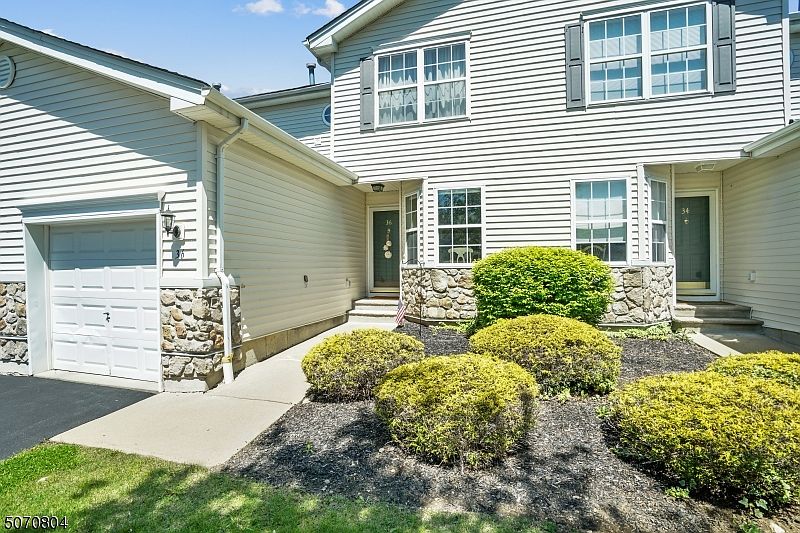 1st image of 36 Lakeview Dr