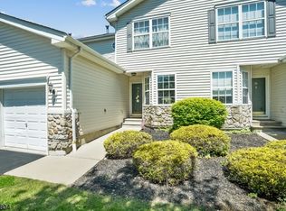 36 Lakeview Dr, Hamburg, NJ 07419