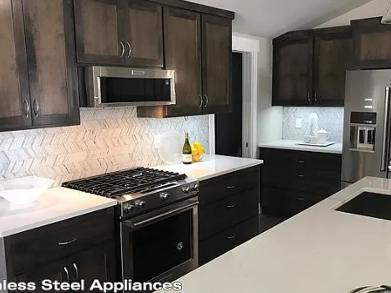 596 N Larch St — Photo 25