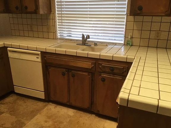 4th image of 885 E Frederick Ave