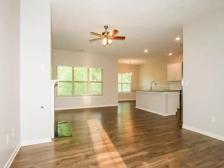 445 Beau Tisdale Dr — Photo 4