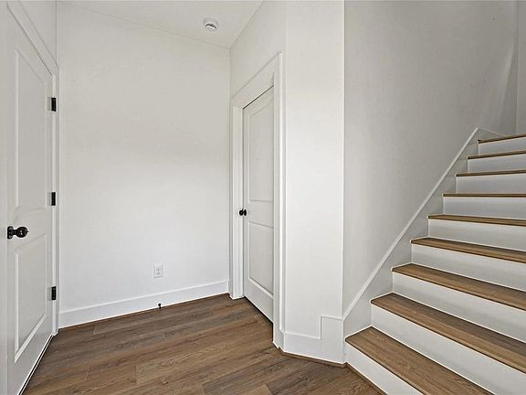 4th image of 6544 Goldspier St
