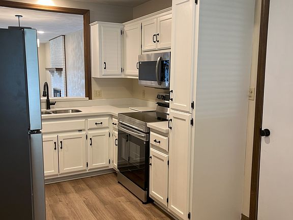 4th image of 409 Penrod Pl