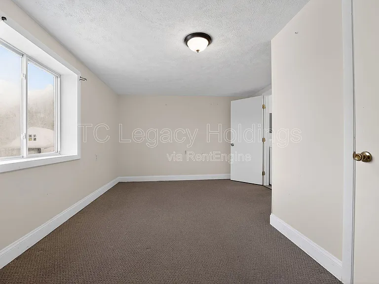 388 Broaddus Ave #B — Photo 12