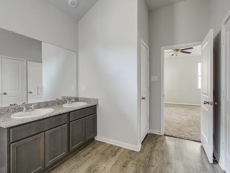 2009 Cedar Branch Dr — Photo 18