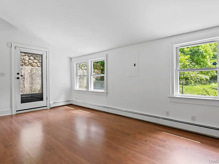 392 Main St — Photo 10