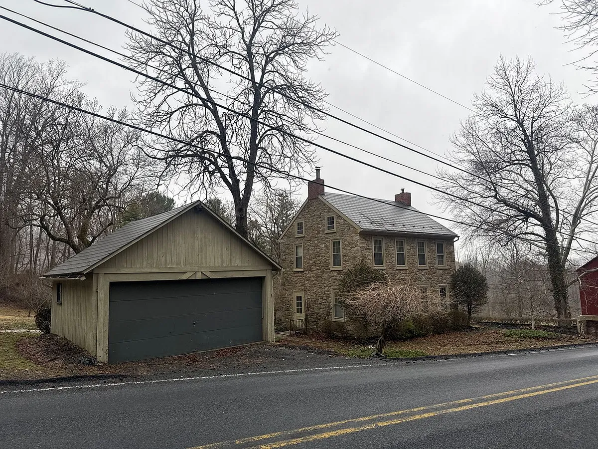 Building Photo - 3686 Lower Saucon Rd