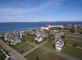 733 W Beach St, Petoskey, MI 49770