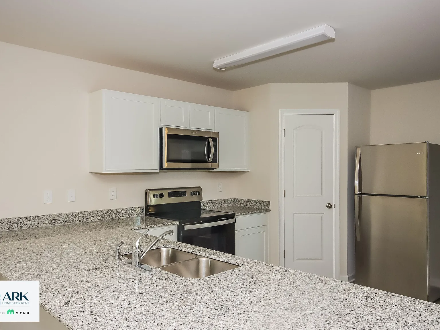 4 bed, 3.0 bath, 1811 sqft, $1,764 — Photo 2