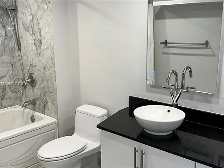 31 SE 5th St #411 — Photo 22