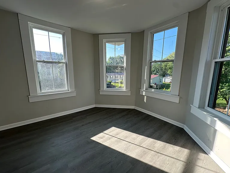 213 E Gale St — Photo 10