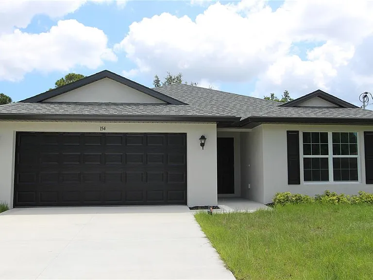 154 Australian Dr — Photo 1