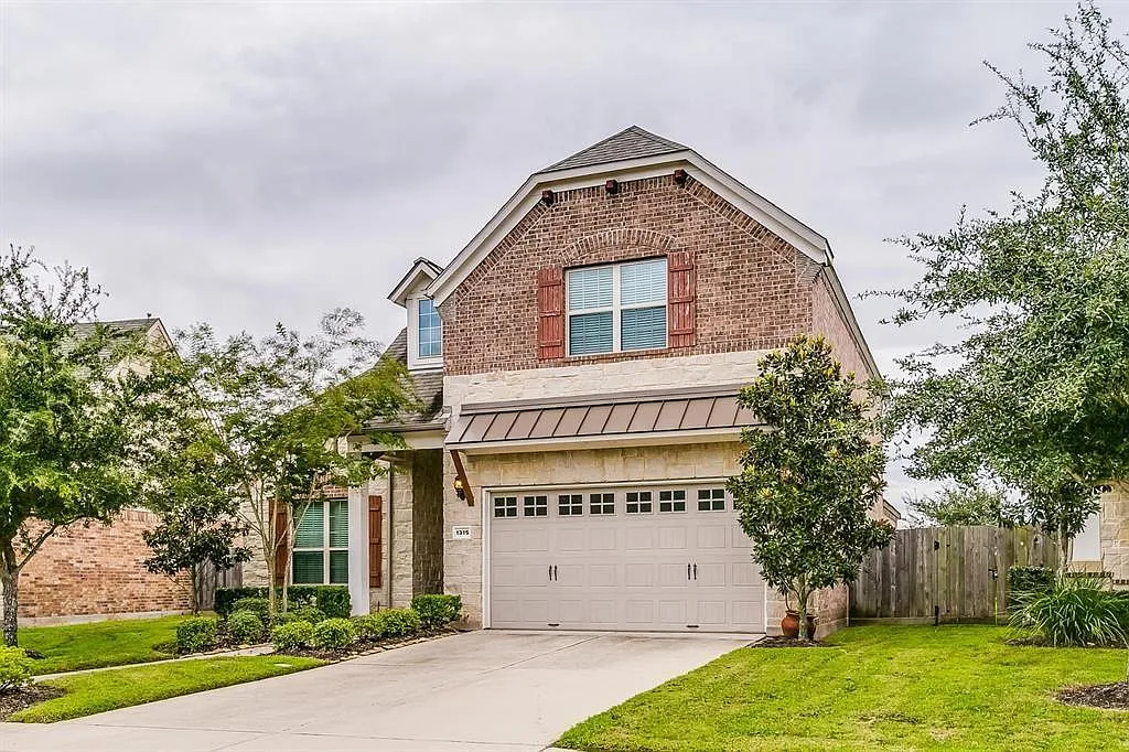 3 bed, 2.5 bath, 2972 sqft, $2,950 — Photo 2
