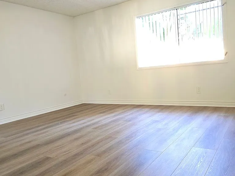 120 - 801 E Palmer Ave — Photo 18