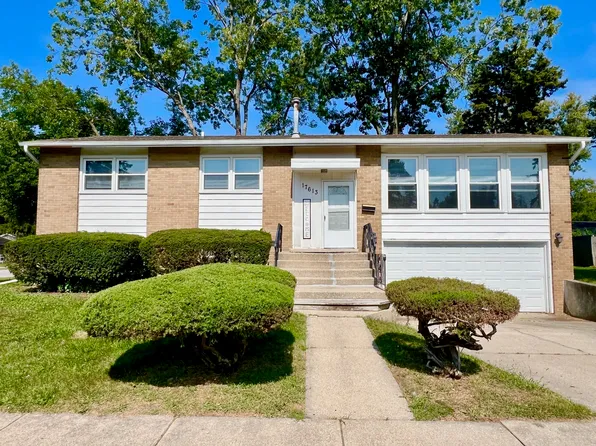 17613 Grandview Dr, Hazel Crest, IL 60429