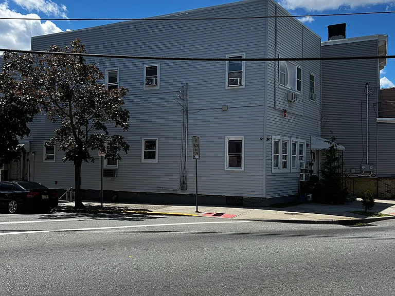 25 Lincoln St #2L — Photo 1