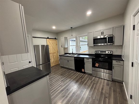3rd image of 2510 Lucinda St