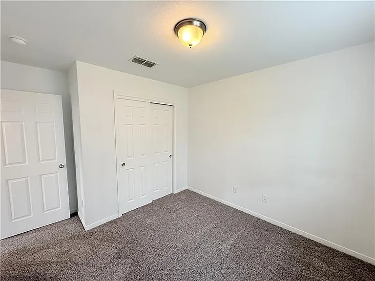 531 Parkfield Ln — Photo 33