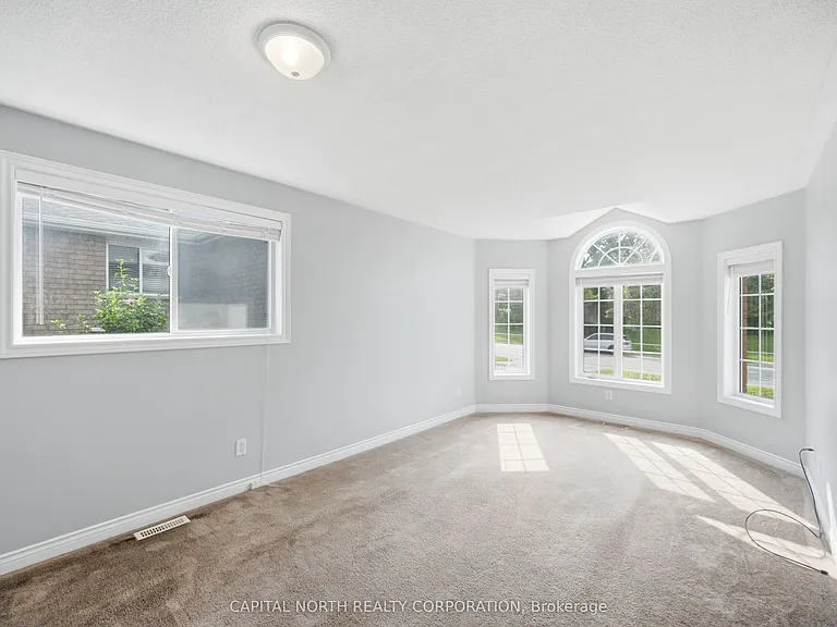 126 Marsellus Dr — Photo 6