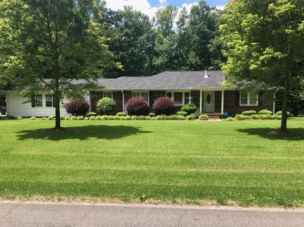 1022 Hampton St, Iva, SC 29655