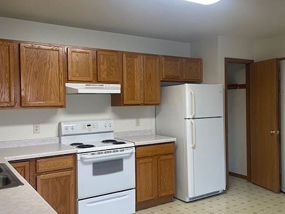 2nd image of 756 Van Es Pkwy #6