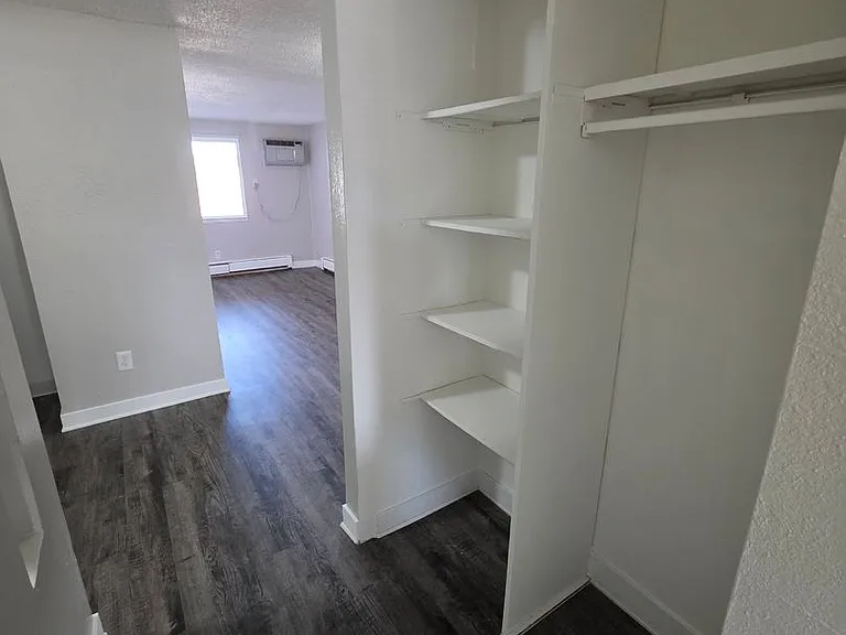 Sunstone Apartments — Photo 32