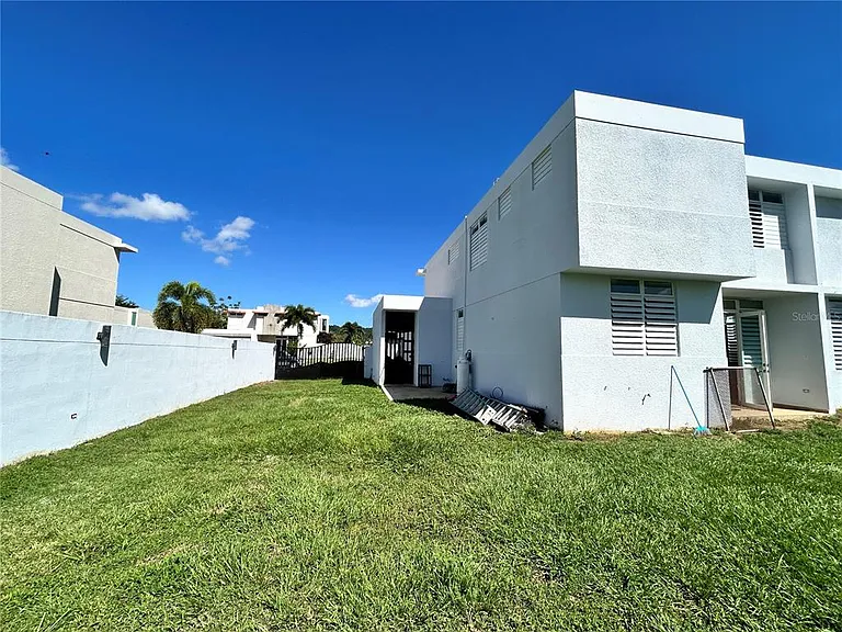 345 Calle Tulipan — Photo 5
