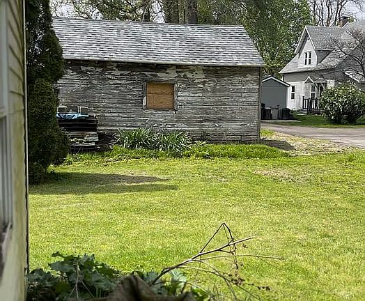 Backyrd behind mstrbd & bth