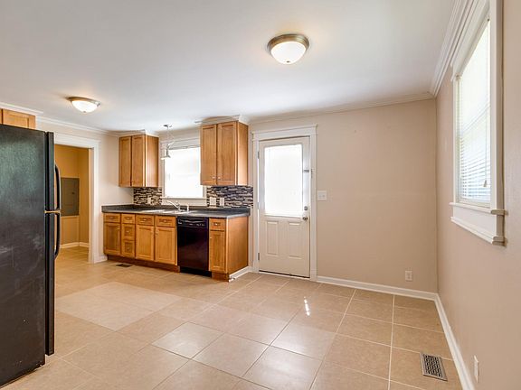3rd image of 102 Norris Dr