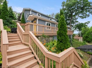 10492 Lake Shore Dr, Fenton, MI 48430