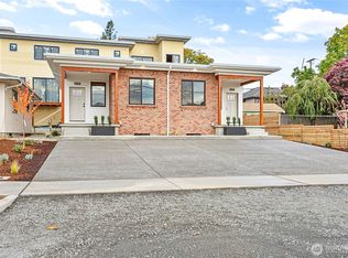 706 Judson St #A, Lynden, WA 98264