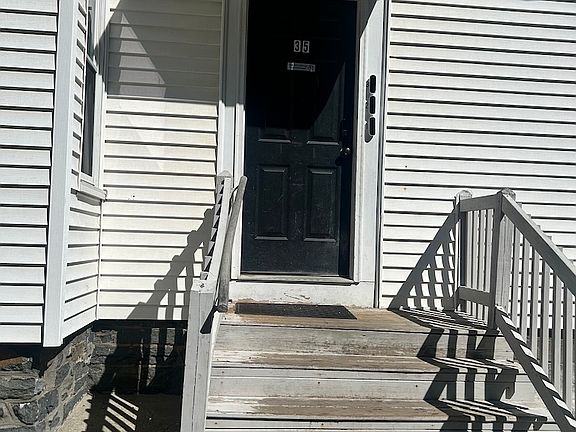 3rd image of 35 Newcomb Pl Floor 3