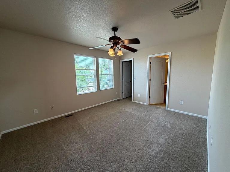 392 Montgomery Dr — Photo 11