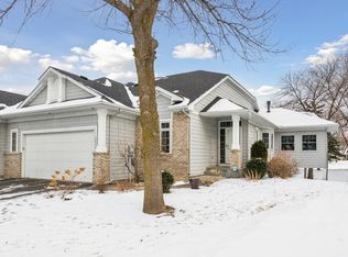 8824 Pointe Vista Dr, Victoria, MN 55386