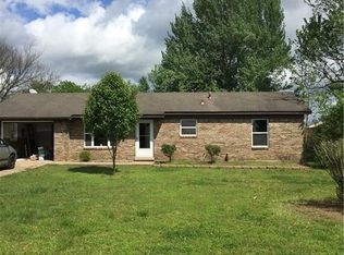 836 S Lake Sequoyah Dr, Fayetteville, AR 72701