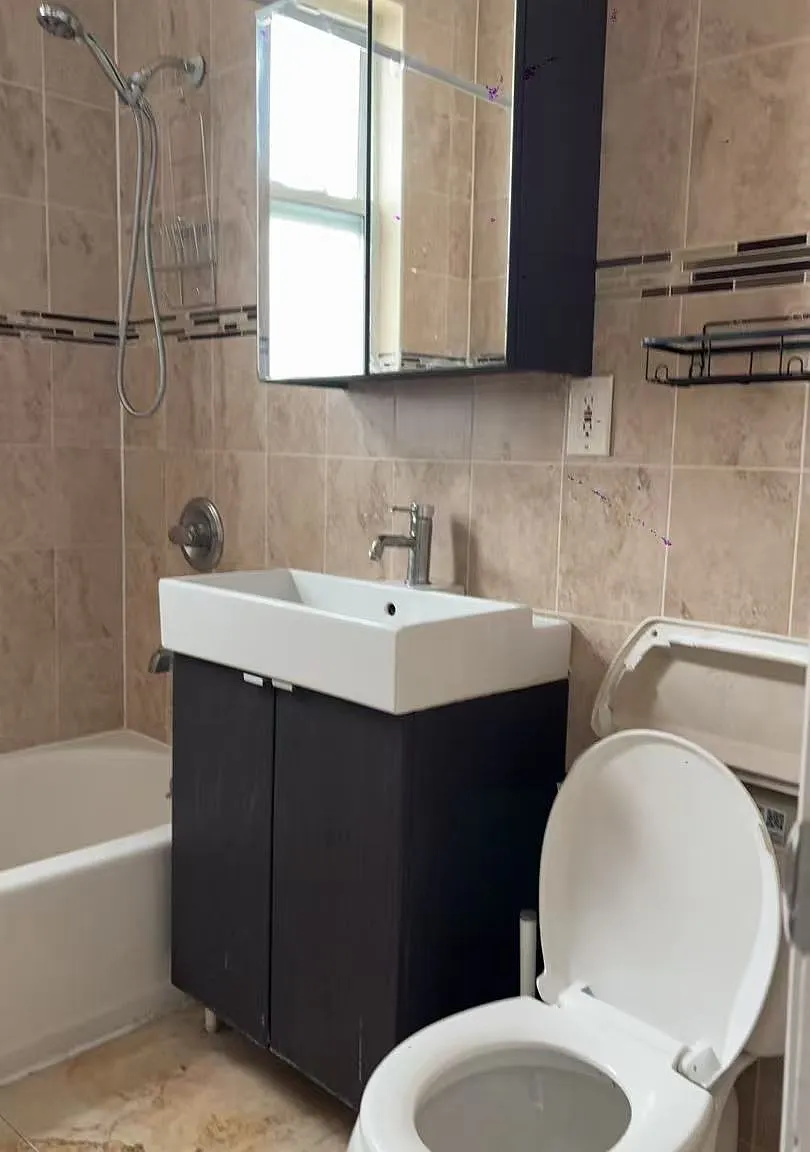 3 bed, 1100 sqft, $2,900 — Photo 1