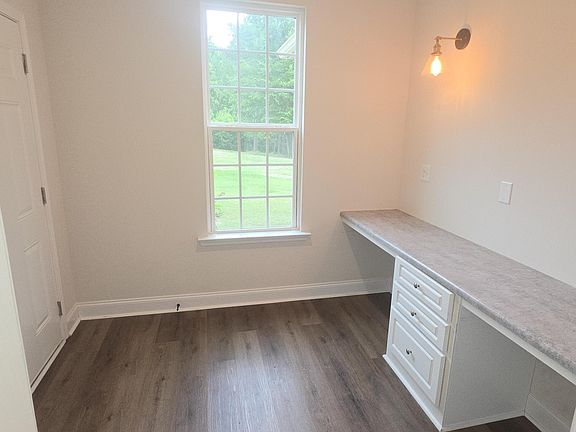 5th image of 109 Scott Dr